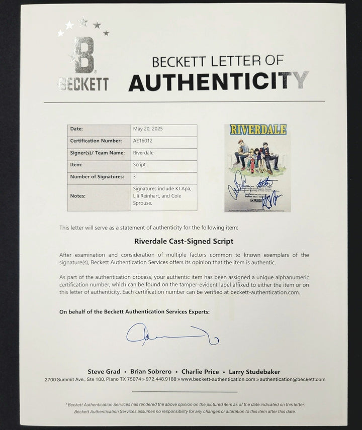Riverdale cast signed Script Apa/ Lili Reinhart / Sprouse autograph Beckett BAS