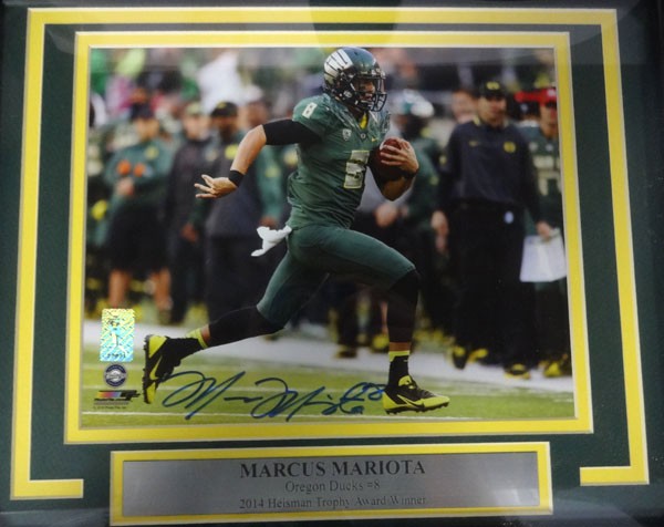 Marcus Mariota Signed Framed 8x10 Photo Oregon Ducks MM Holo