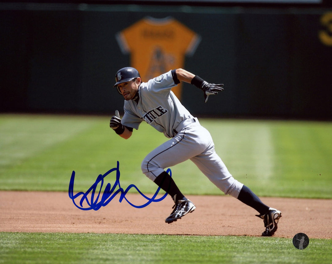 Ichiro Suzuki Autographed Signed 8x10 Photo Seattle Mariners Running IS Holo