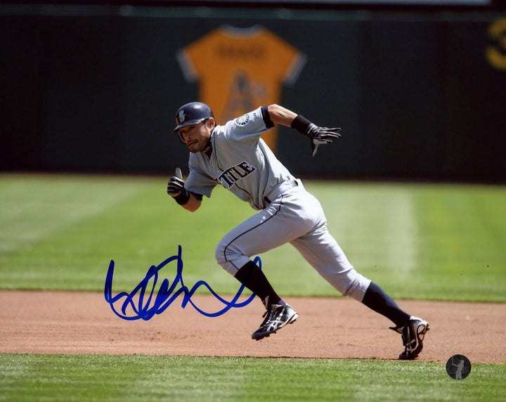 Ichiro Suzuki Autographed Signed 8x10 Photo Seattle Mariners Running IS Holo