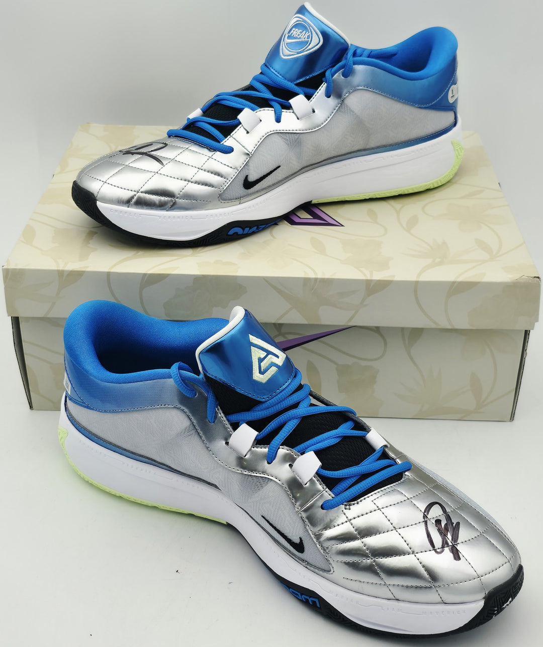 Giannis Signed 2023 PE Promo Nike Zoom Freak 5 Shoes Size 17 BAS Witness