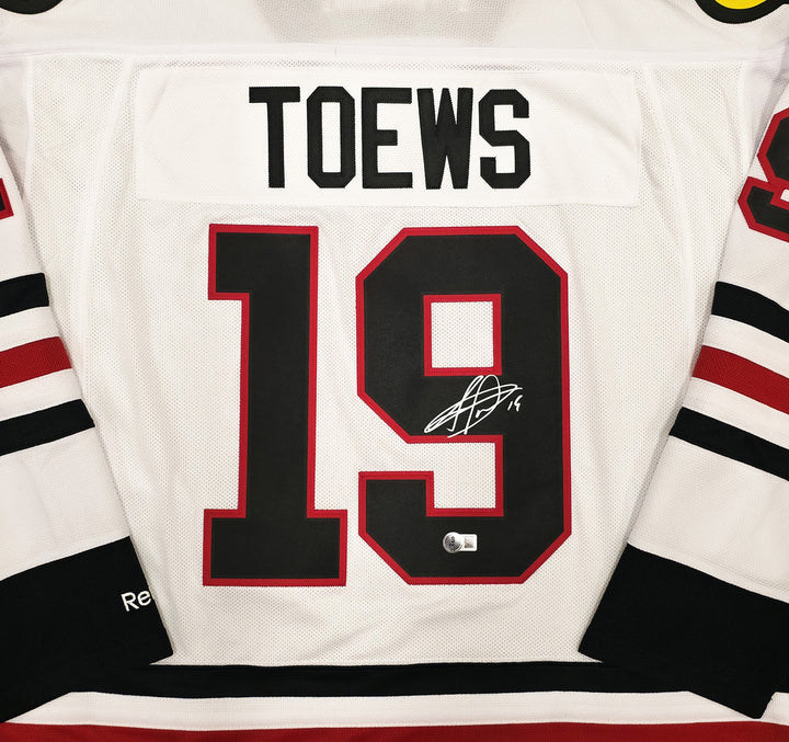 Blackhawks Jonathan Toews Signed White Reebok Premier Jersey Size L Beckett Wit