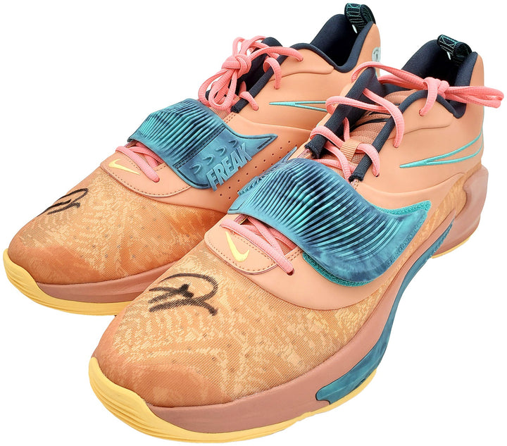 Giannis Antetokounmpo Signed Nike Zoom Freak Shoes Size 16 BAS QR