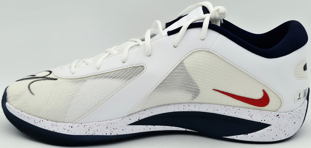 Giannis Auto 2024 (PE) Promo UConn Nike Zoom Freak 6 Game Shoes Size 17 Beckett