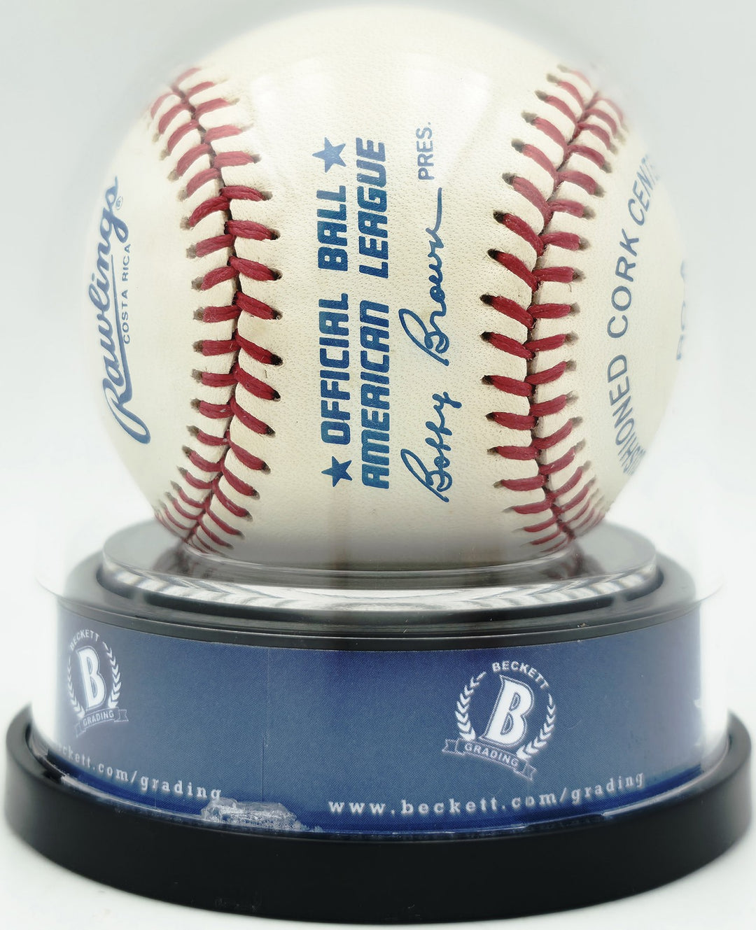 Joe DiMaggio Signed AL Baseball New York Yankees Auto Near Mint/Mint 8 Beckett