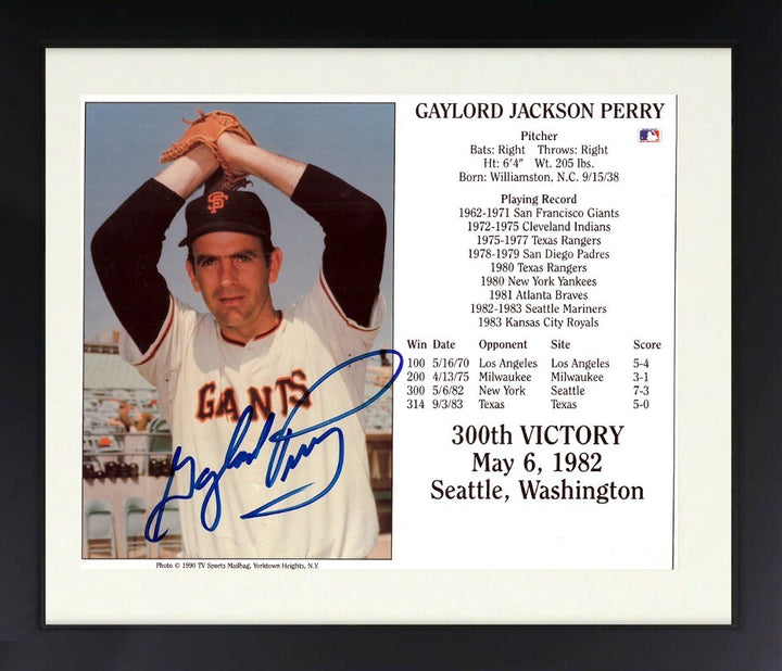 Gaylord Perry signed Giants MLB 300th Victory 5/6/82 8x10 Photo/Card Framed- COA