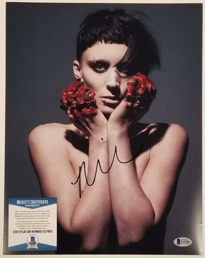 ROONEY MARA Signed Girl With the Dragon Tattoo 11x14 Photo ~ Beckett BAS COA