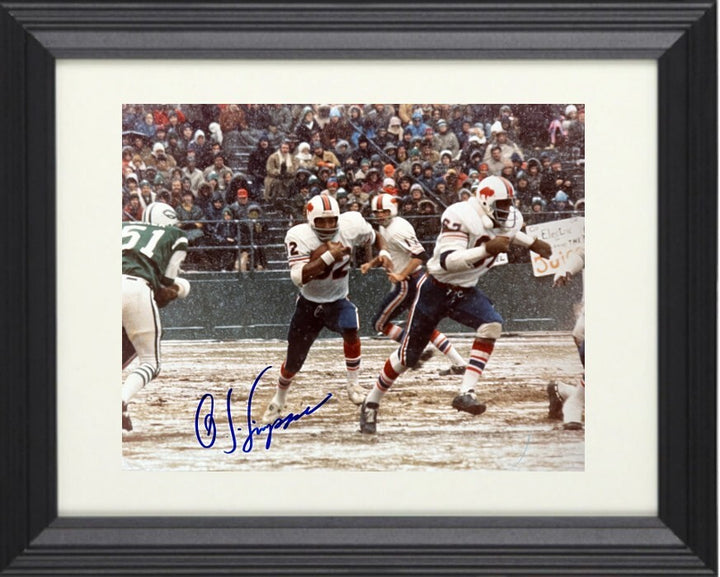 OJ/O.J. Simpson signed Buffalo Bills 8x10 Photo Framed - NFL Alumni LOA (HOF)