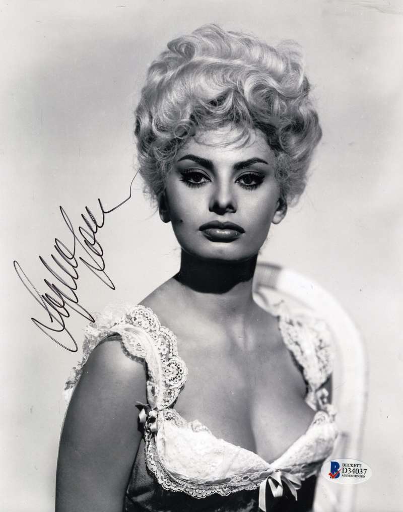 Sophia Loren Bas Beckett Hand Signed 8x10 Photo Authentic Autograph