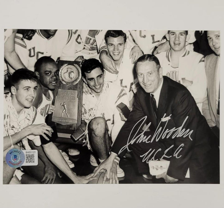 John Wooden signed UCLA 1963-64 NCAA Champs 5x7 photo autograph ~ Beckett BAS