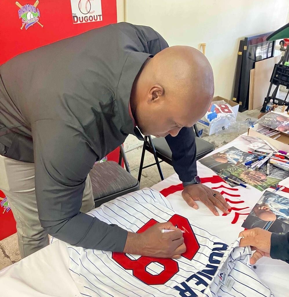 Torii Hunter signed Los Angeles Angels Jersey autograph ~ Beckett BAS Witness