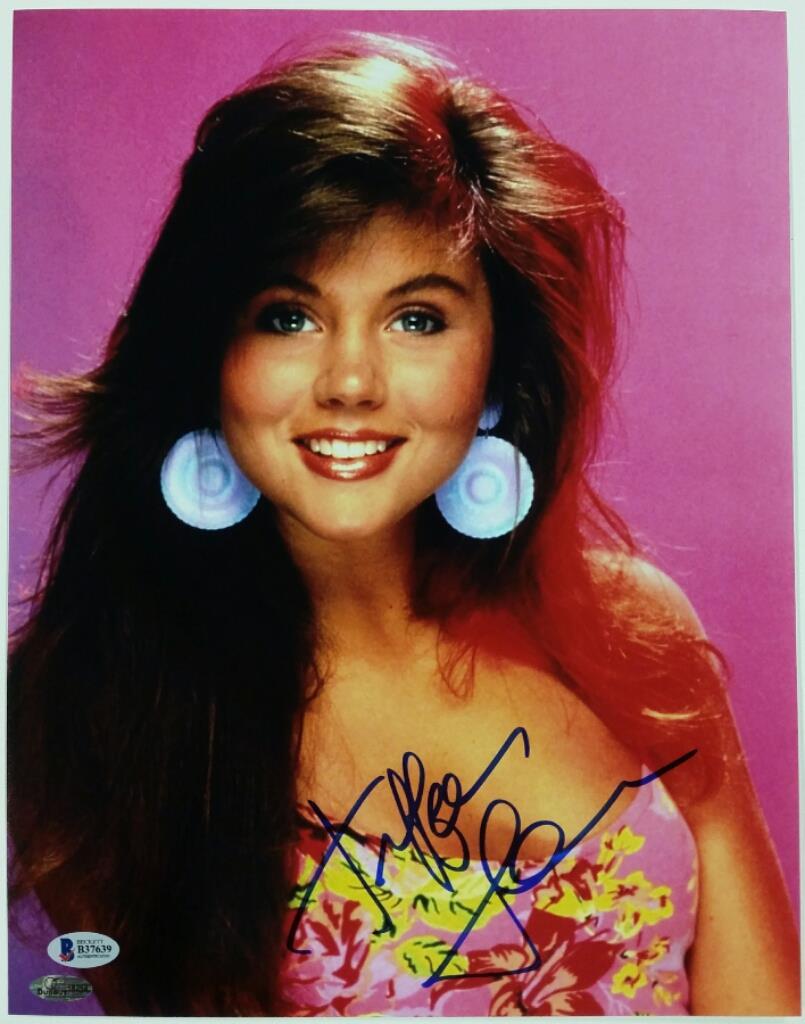 Tiffani Thiessen autograph signed Kelly Kapowski 11x14 Photo BAS Beckett Holo
