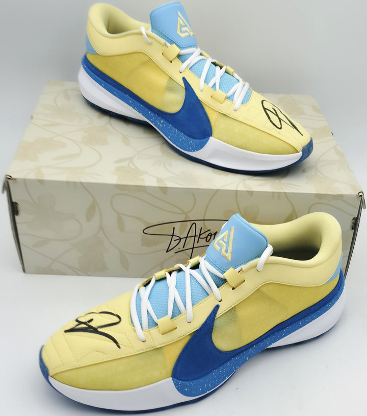 Giannis Signed 2023 PE Promo Nike Immortality 3 Shoes Size 17 BAS Witness