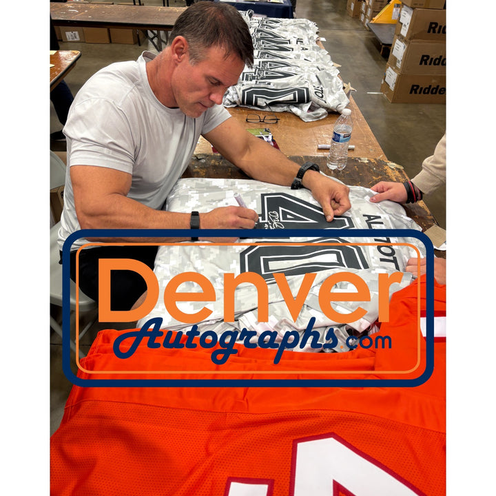 Mike Alstott Signed Tampa Bay Buccaneers XL Arctic Camo Jersey Beckett 54629