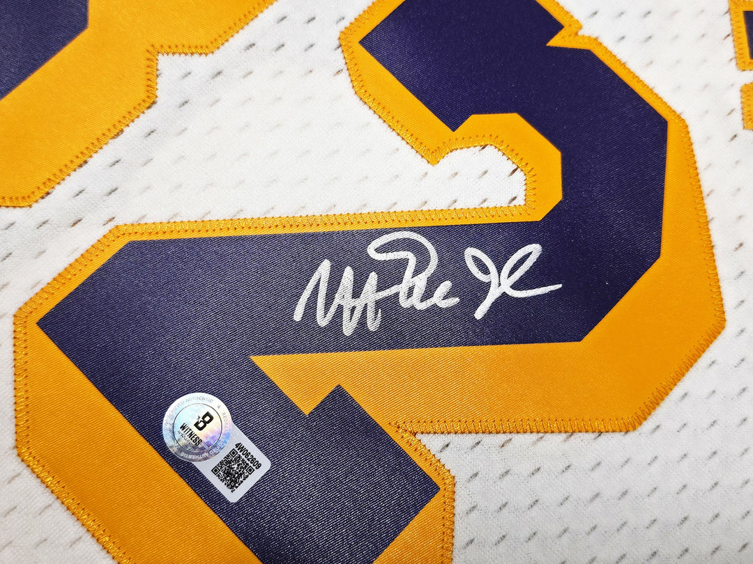 Lakers Magic Johnson Auto Cream Mitchell & Ness 1984 Swingman Jersey XXL Beckett