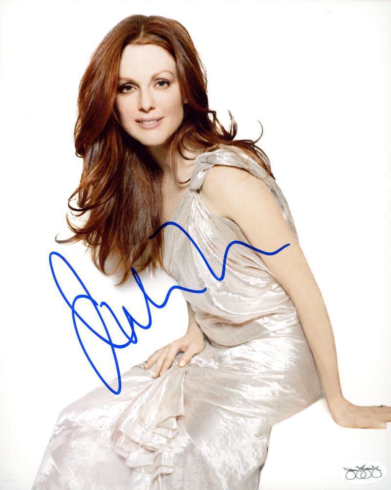Julianne Moore JSA Cert Sticker Signed 8x10 Photo Autographed