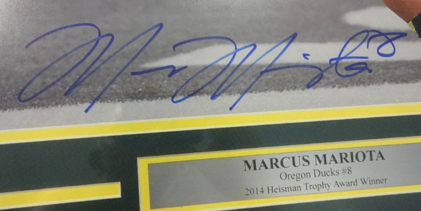 Marcus Mariota Signed Framed 16x20 Photo Oregon Ducks MM Holo