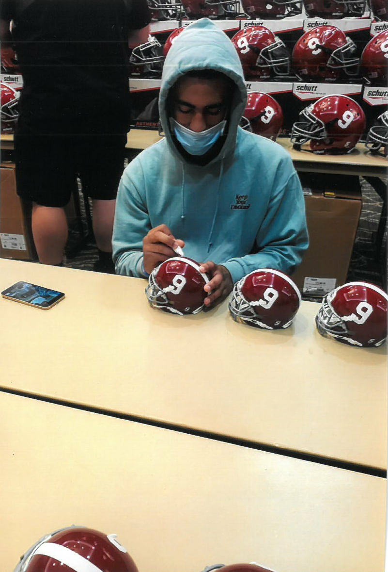 Bryce Young signed Alabama Crimson Tide Schutt #9 Authentic Mini Helmet- Beckett