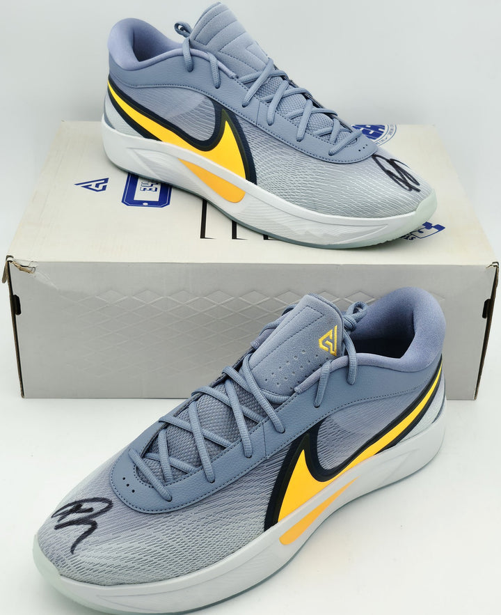 Giannis Signed 2024 PE Promo Nike Zoom Freak 6 Shoes Size 17 BAS Witness