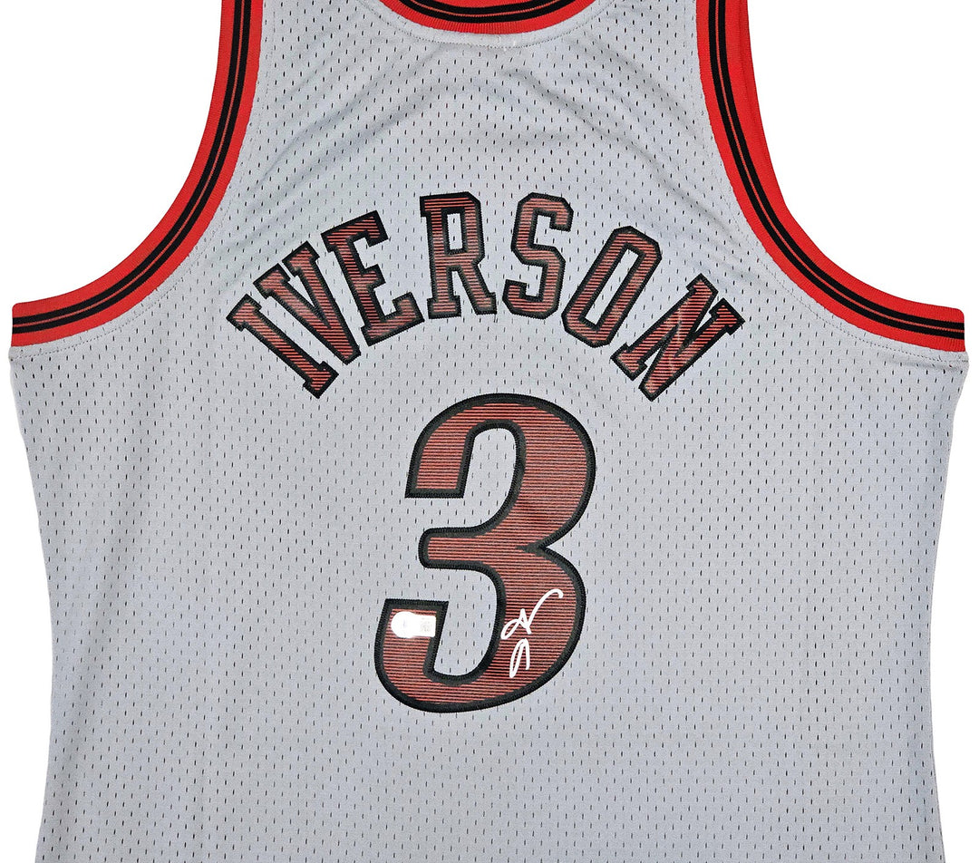 76ers Allen Iverson Auto Grey AUTH Mitchell Ness 97 HWC Swingman Jersey L BAS