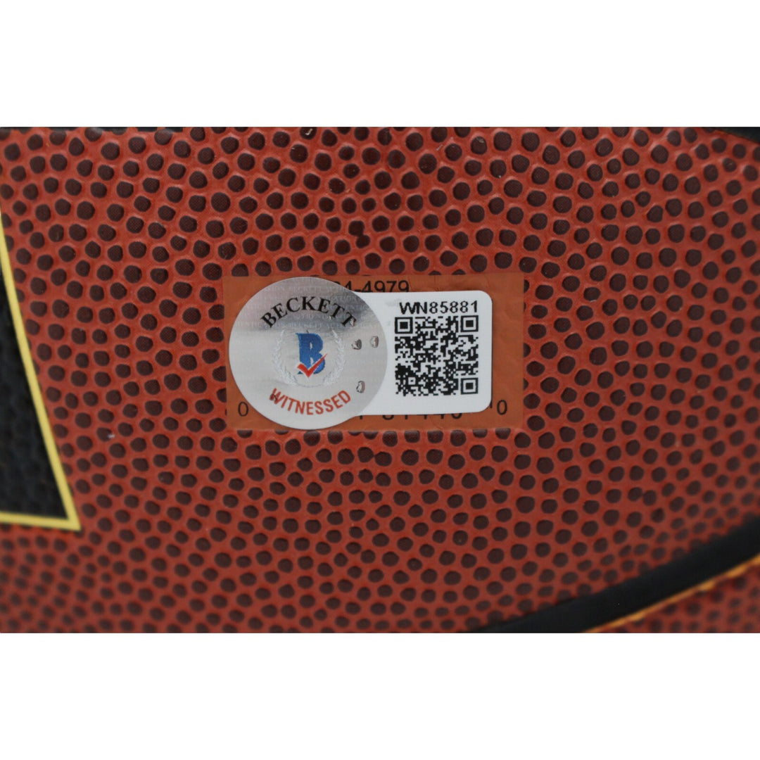 Kareem Abdul-Jabbar Aurographed Los Angeles Lakers Basketball HOF Beckett 47389