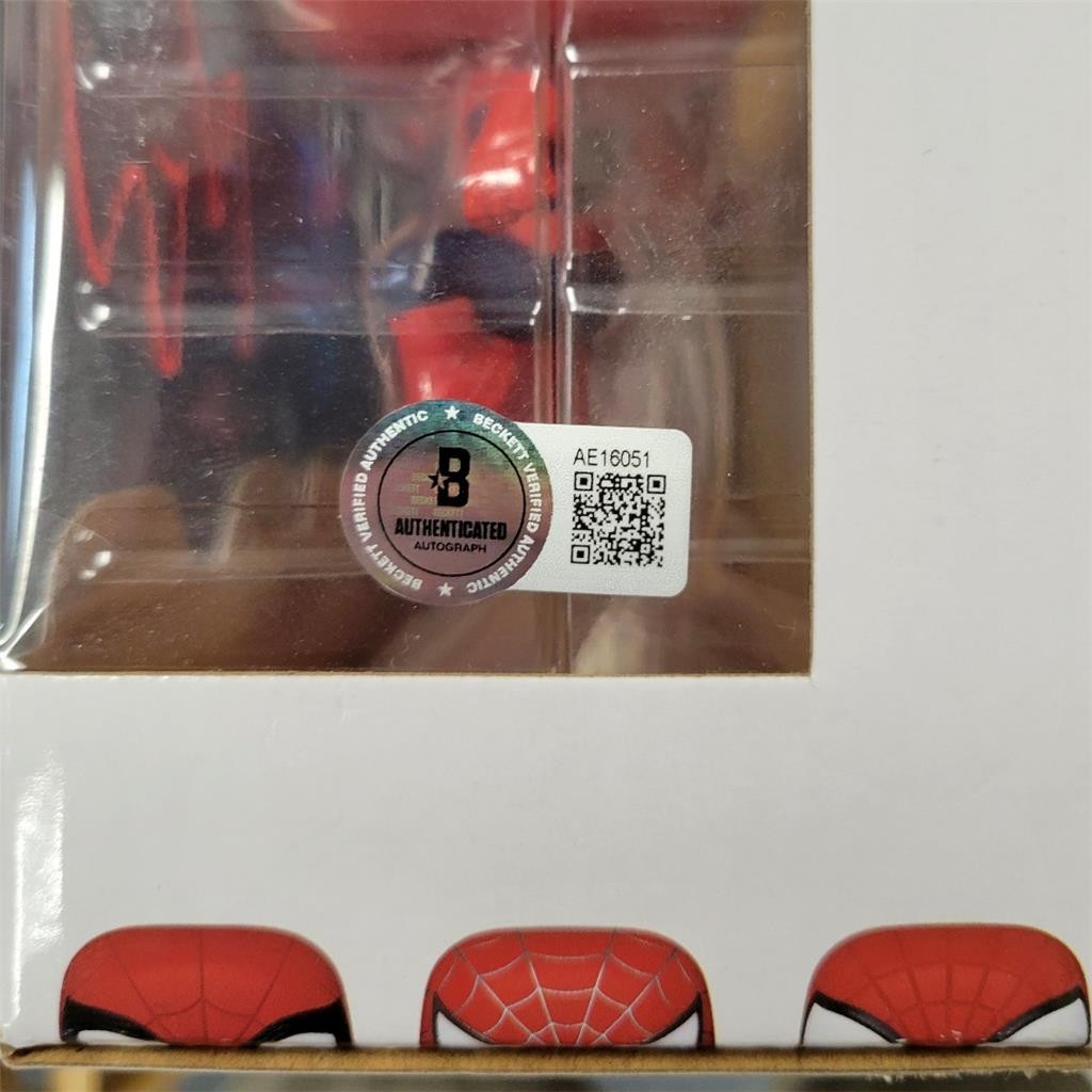 Tom Holland, Tobey Maguire, Andrew Garfield signed Spider-Man Funko BAS Beckett
