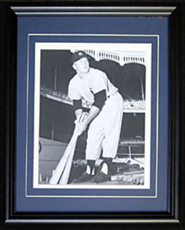 Mickey Mantle Unsigned 8x10 Holding Bats Black and White Photo
