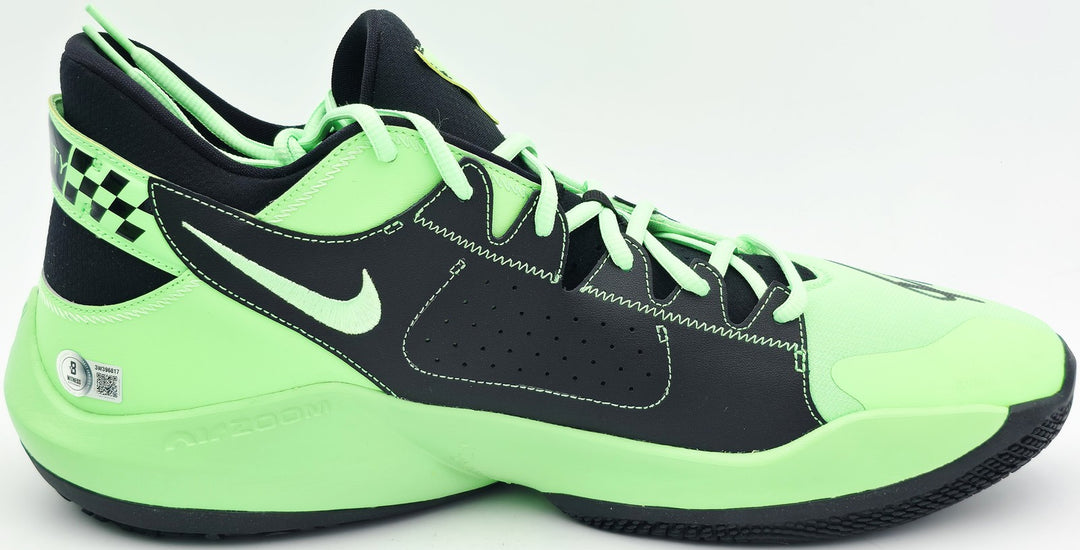 Giannis Auto 2021 (PE) Promo Nike Zoom Freak 2 Game Shoes Bucks Size 17 Beckett