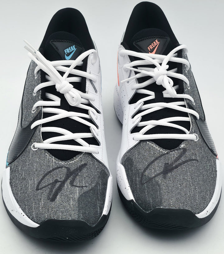 Giannis Antetokounmpo Auto Signed Nike Zoom Freak 2 Shoes Bucks Size 16 Beckett