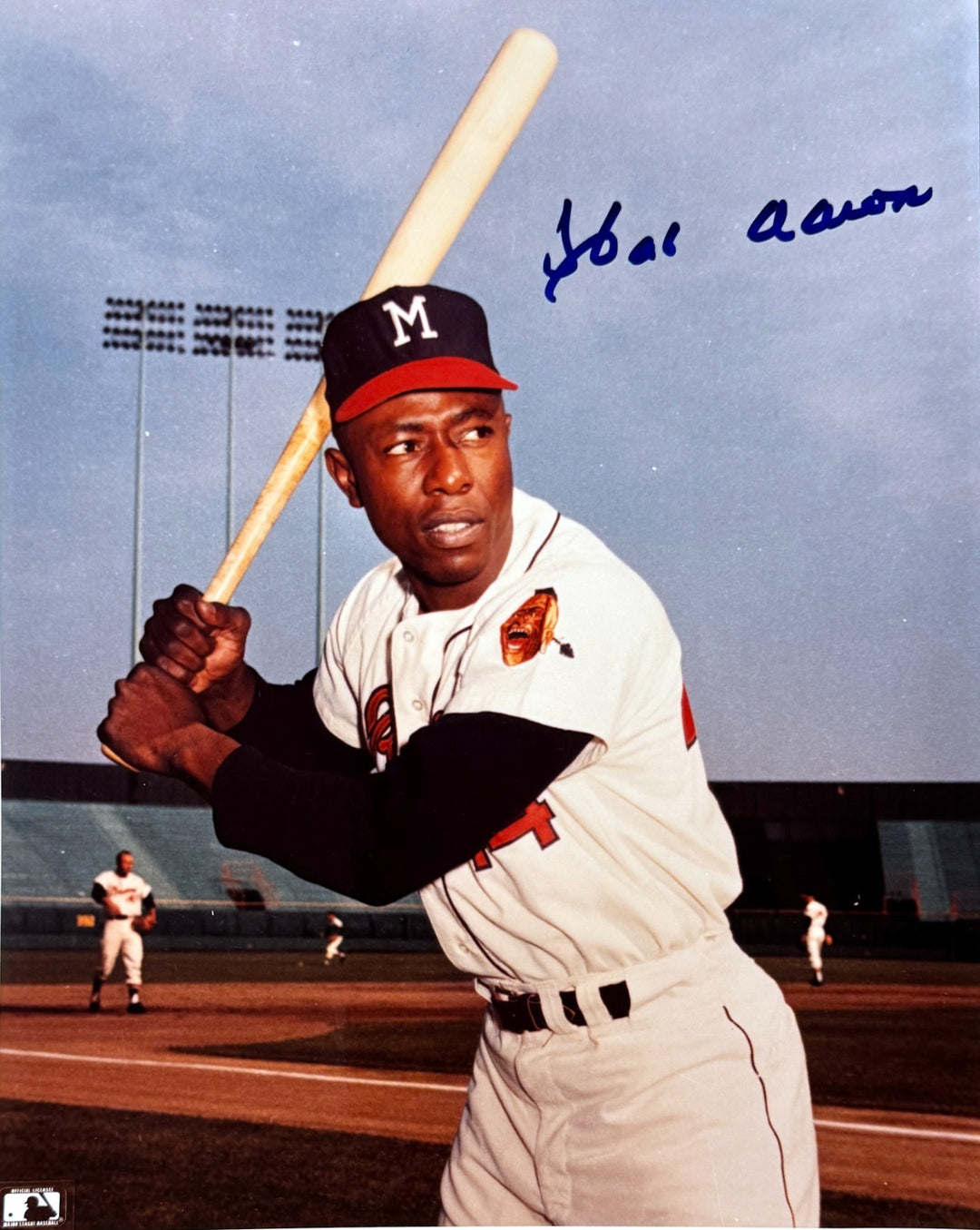Hank Aaron signed Milwaukee Braves MLB 8x10 Photo Minor Ding- Tuff Stuff COA