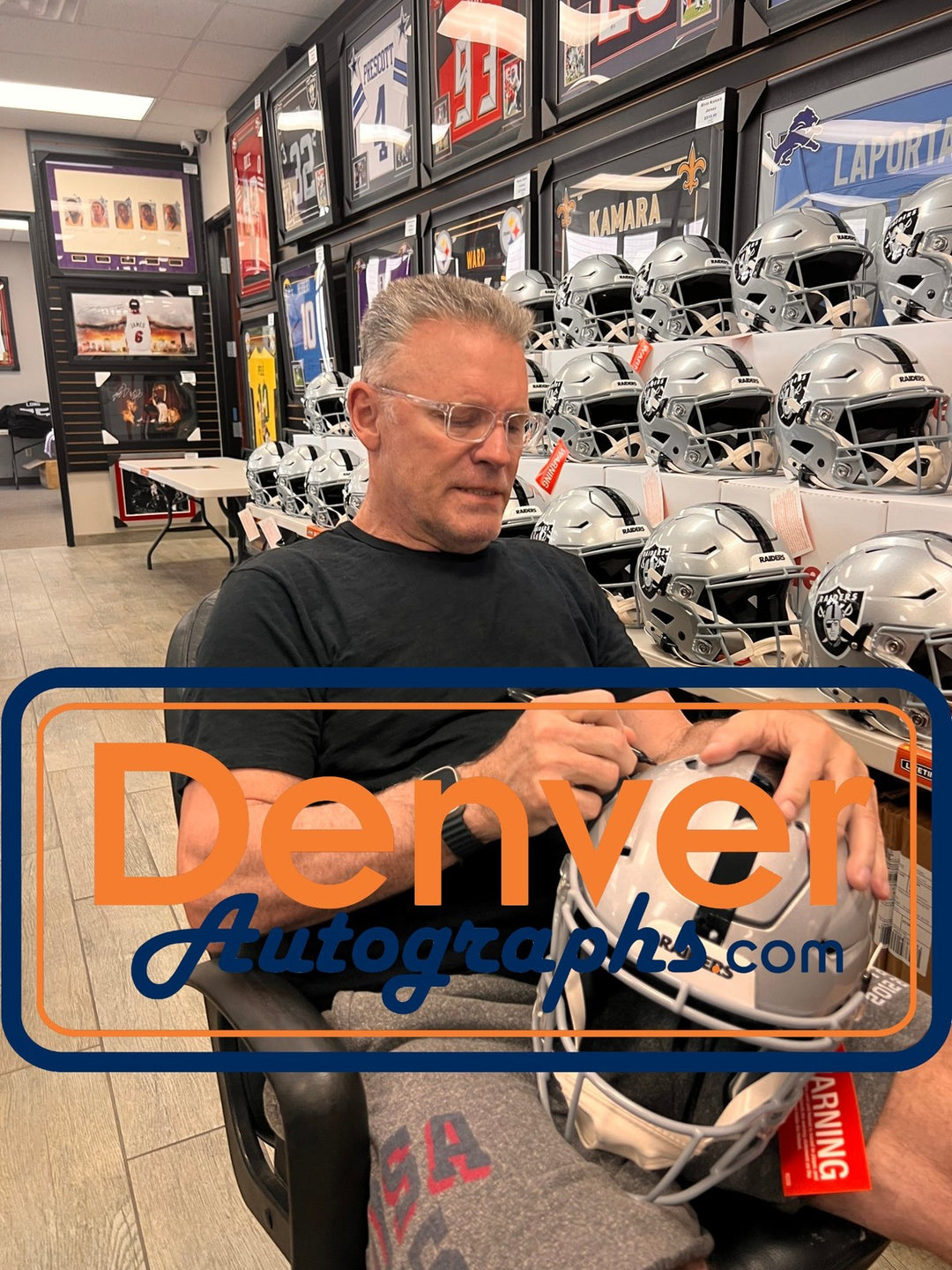 Howie Long Autographed Las Vegas Raiders SpeedFlex Helmet Beckett Witness 55211