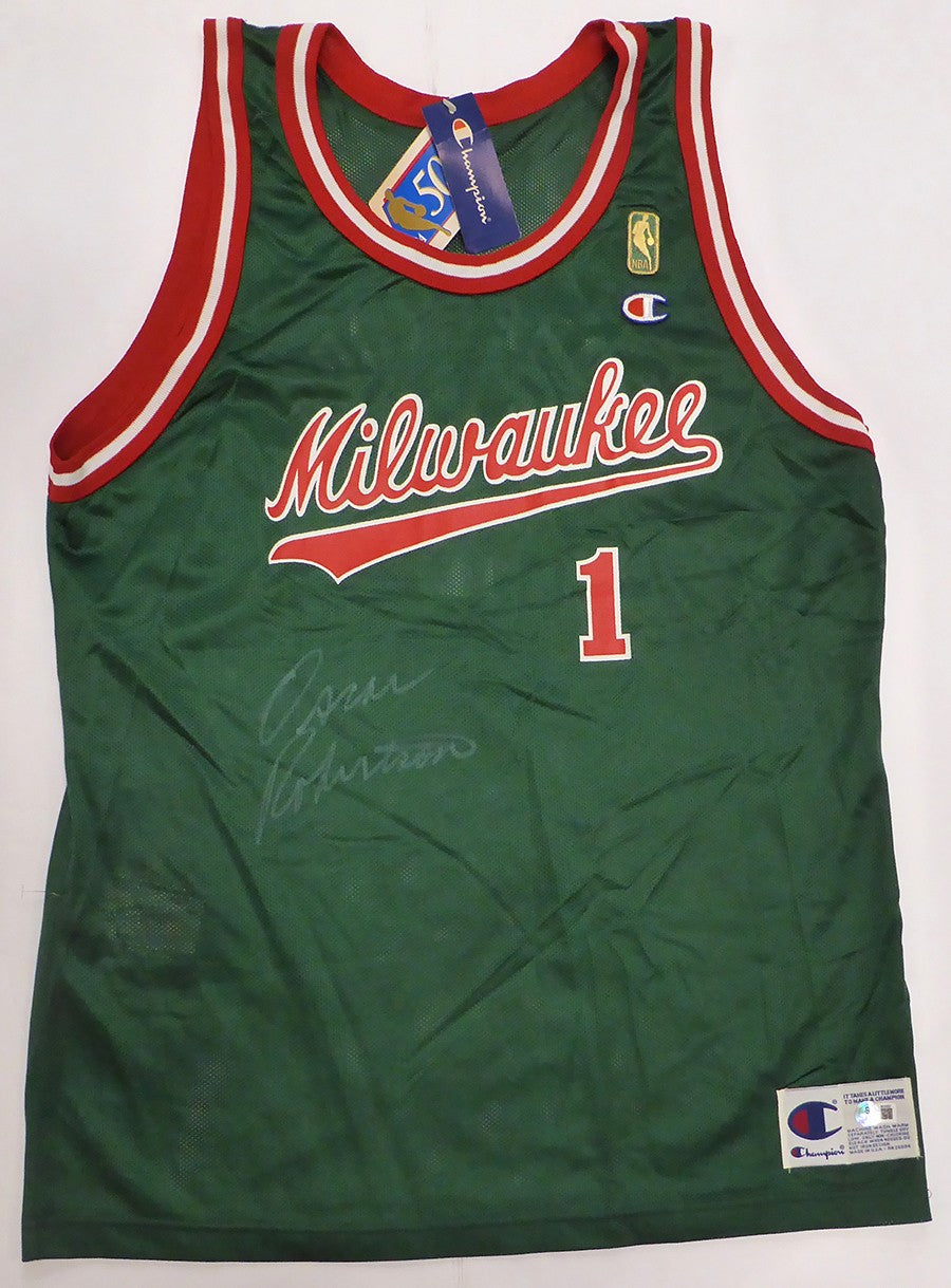 Milwaukee Bucks Oscar Robertson Signed Green Champion Jersey Beckett #BS30057