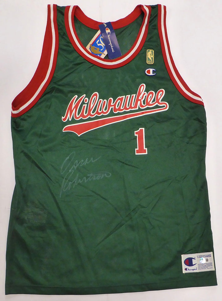 Milwaukee Bucks Oscar Robertson Signed Green Champion Jersey Beckett #BS30057