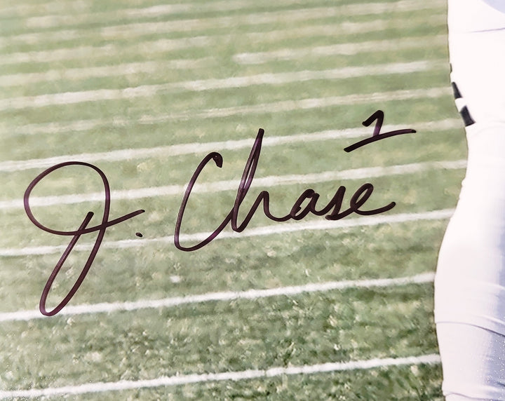 Ja'Marr Chase Autographed Signed 16x20 Photo Cincinnati Bengals Beckett