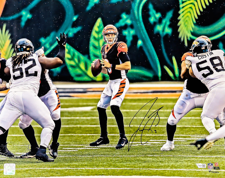 Joe Burrow Signed Framed 16x20 Photo Cincinnati Bengals Fanatics Holo