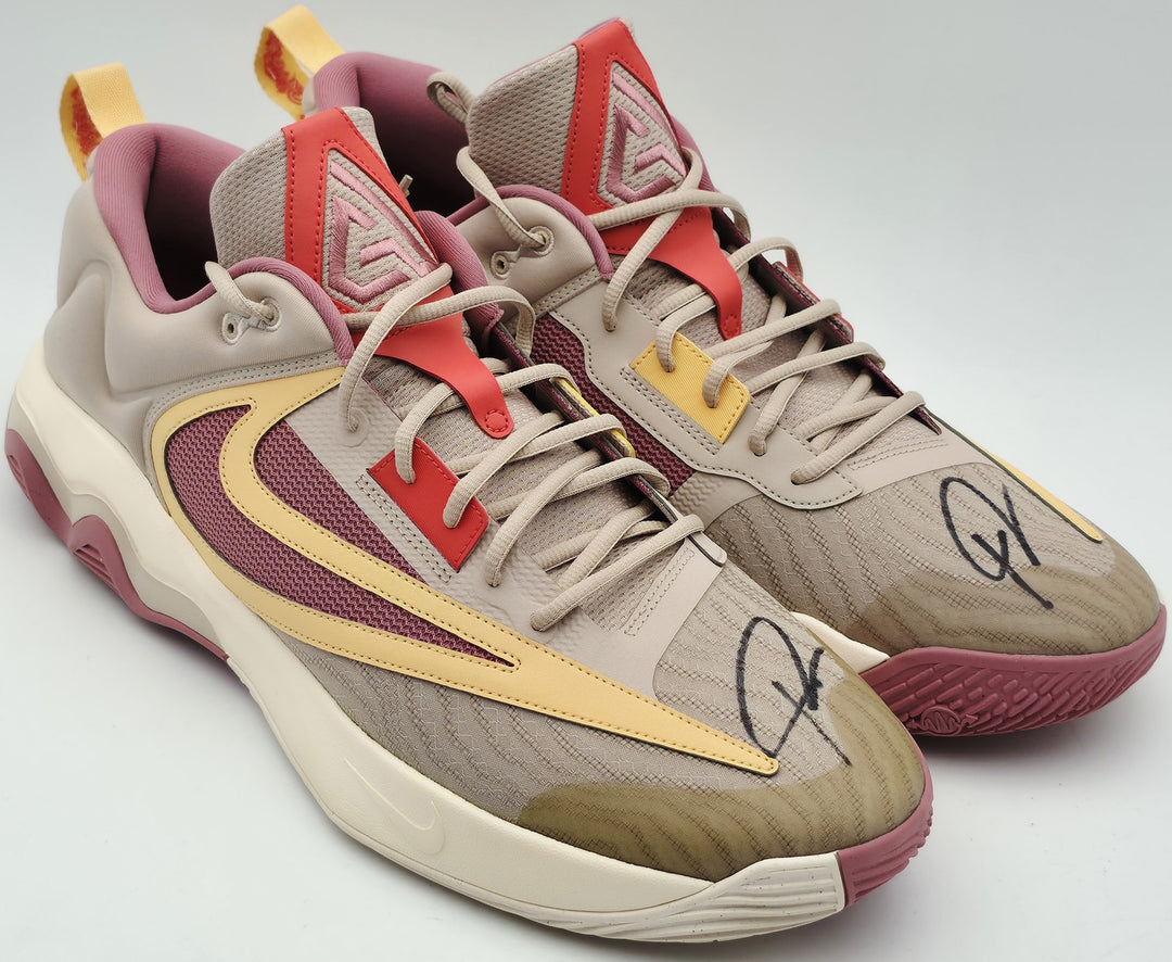 Giannis Auto 2023 (PE) Promo Nike Immortality 3 Game Shoes Bucks Size 17 Beckett