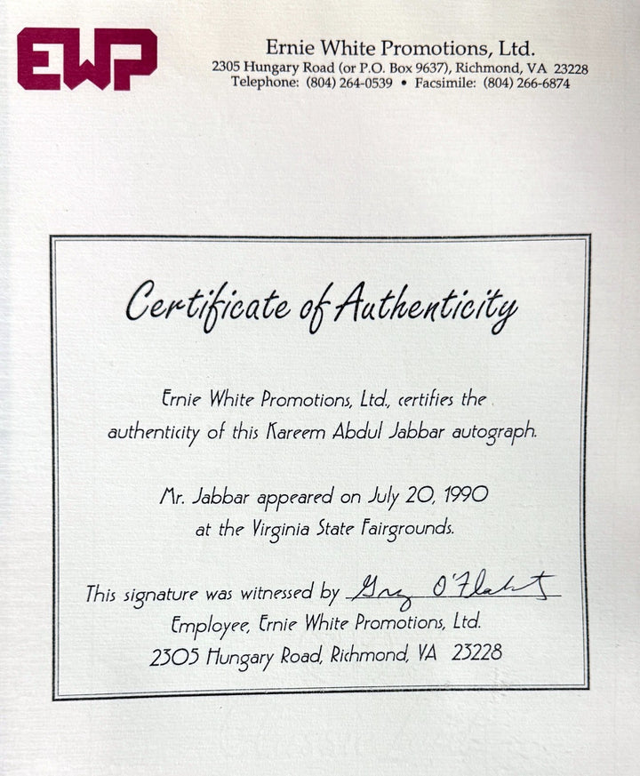 Kareem Abdul-Jabbar signed B&W 8x10 Photo - COA (HOF/Lakers/UCLA)