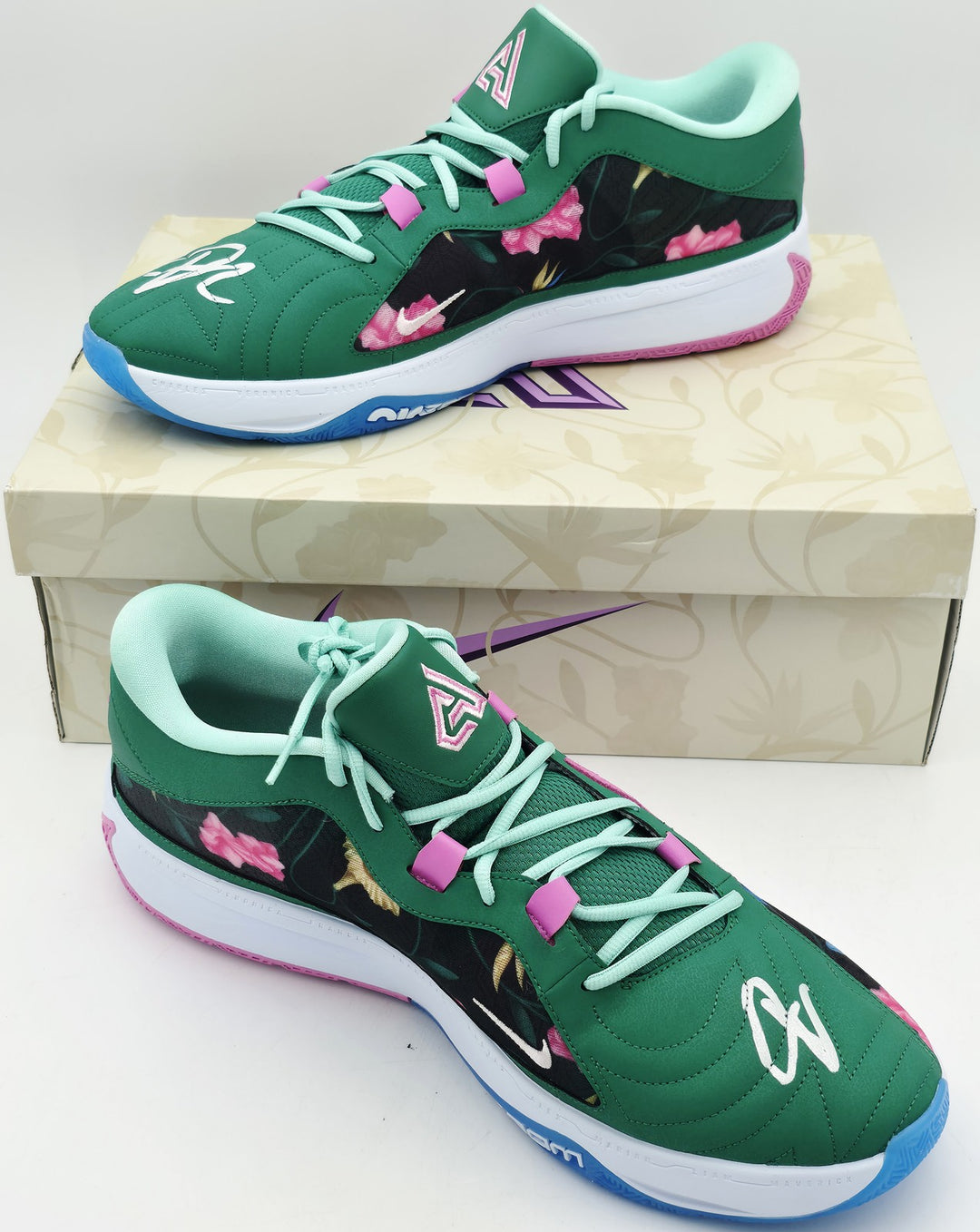 Giannis Signed 2023 PE Promo Nike Zoom Freak 5 Shoes Size 17 BAS Witness