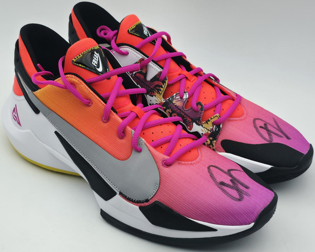 Giannis Antetokounmpo Auto Signed Nike Zoom Freak 2 Shoes Bucks Size 17 Beckett