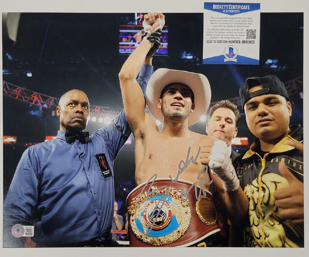 Gilberto Ramirez "Zurdo" signed 11x14 Photo WBO Boxing Champ (I) Beckett BAS COA