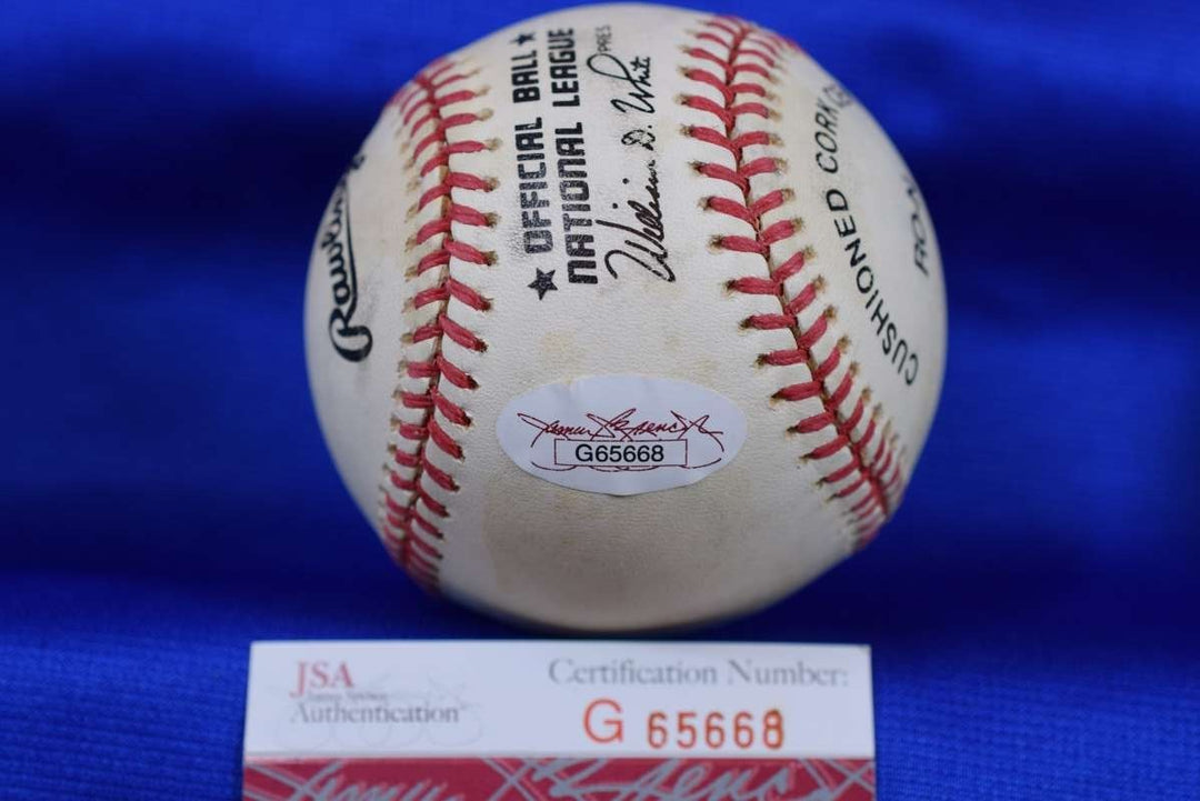 Phil Niekro JSA COA Autograph National League ONL Signed Baseball 318 Wins
