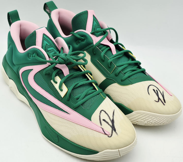 Giannis Auto 2023 (PE) Promo Nike Immortality 3 Game Shoes Bucks Size 17 Beckett