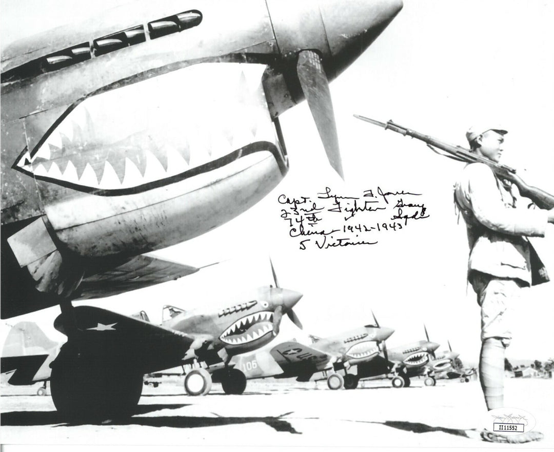Lynn Jones signed WWII "Flying Tigers"  P-40 Ace Pilot 1942-43 8x10 Photo - JSA