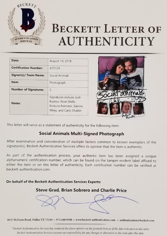 SOCIAL ANIMALS Cast (5) Signed 11x14 Photo Radnor Wells (C) ~ Beckett BAS COA