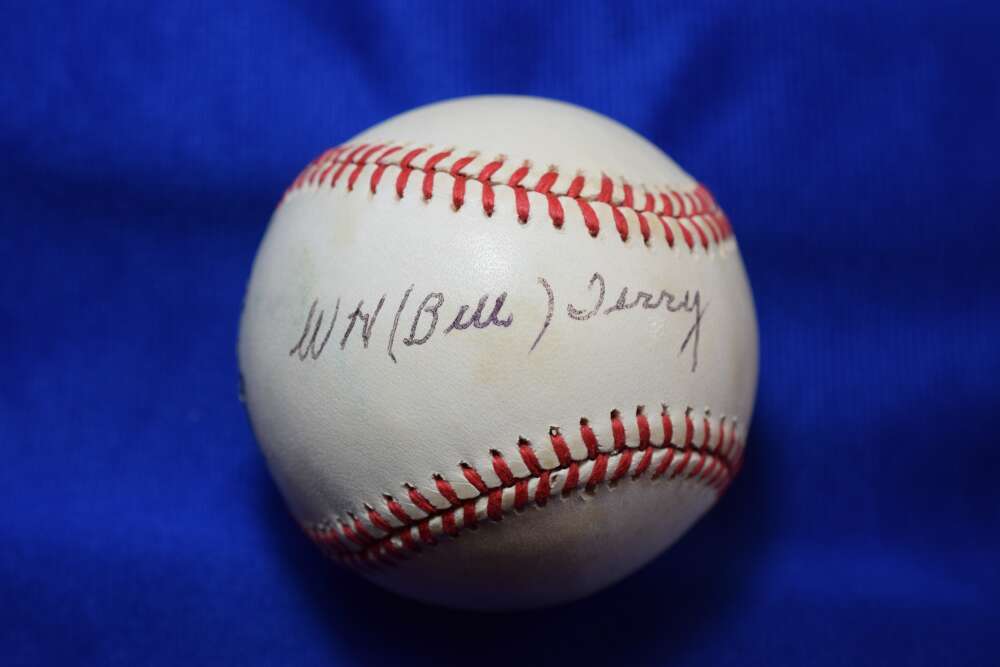 Bill Terry PSA DNA Signed National League Autograph Baseball