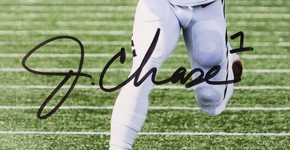Ja'Marr Chase Signed Framed 16x20 Cincinnati Bengals Vs Vikings Photo BAS ITP