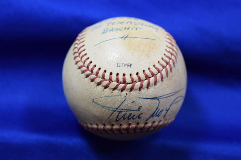Willie Mays PSA DNA Autograph De Beer And Son Signed Baseball