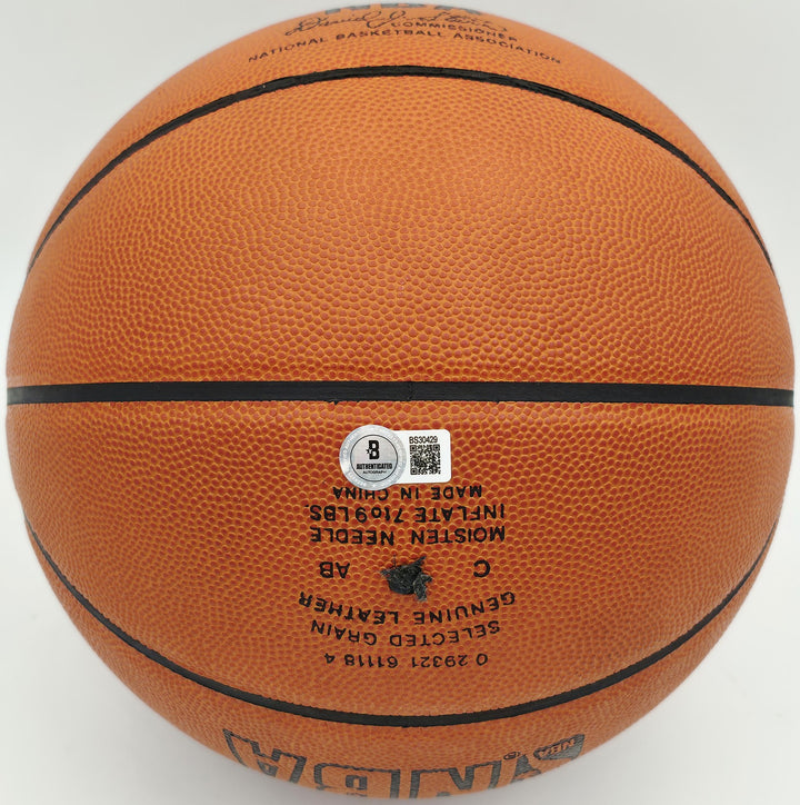 Oscar Robertson Auto Spalding NBA Leather Game Basketball Bucks Beckett #BS30429