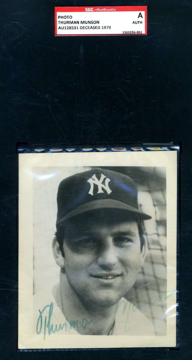 Thurman Munson SGC Signed 5x7 Yankees Photo Autograph