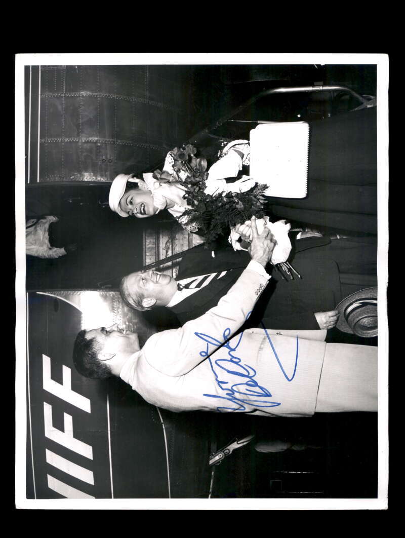 Yvonne DeCarlo PSA DNA Coa Signed 8x10 Photo Autograph